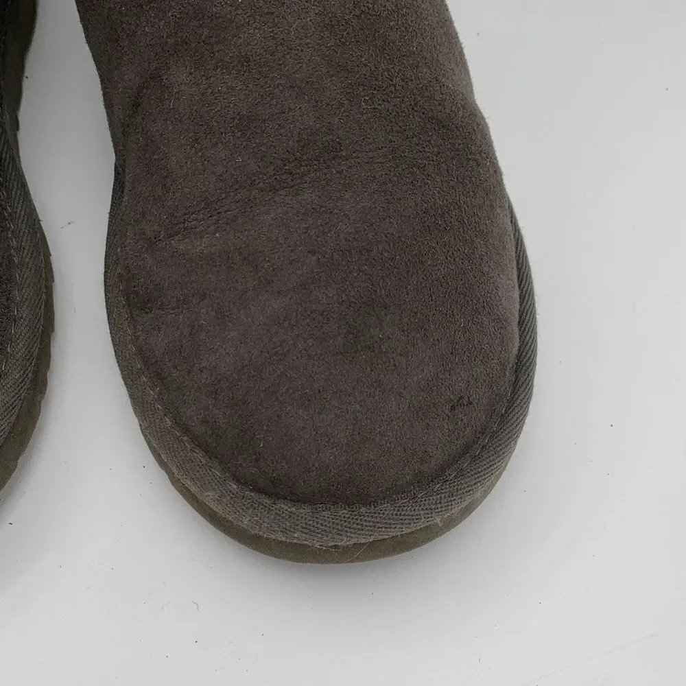 UGG Bailey Bow/Double Bow in grey big girl size 4